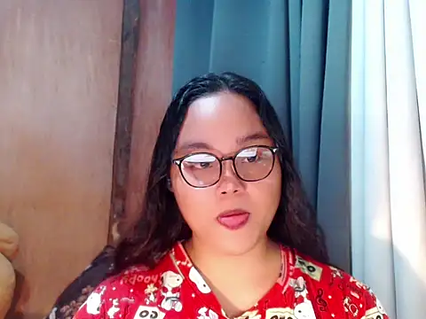 Snapshot of _Lylia chatting on November 17, 2025, 10:15 pm Lylia online show from November 17, 2025, 10:15 pm