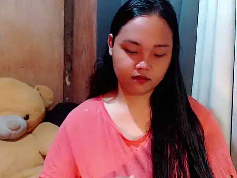  Lylia online show from November 28, 2025, 9:39 pm