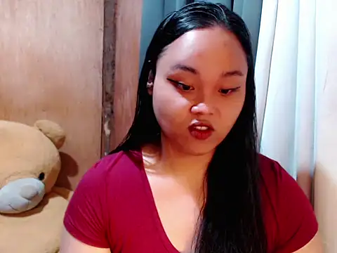 Snapshot of _Lylia chatting on February 13, 2026, 9:44 pm Lylia online show from February 13, 2026, 9:44 pm