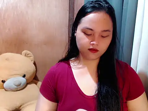 Snapshot of _Lylia chatting on February 17, 2026, 8:48 pm Lylia online show from February 17, 2026, 8:48 pm