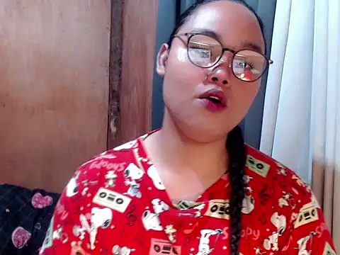 Snapshot of _Lylia chatting on February 23, 2026, 8:17 pm Lylia online show from February 23, 2026, 8:17 pm