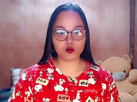  Lylia online show from March 22, 2026, 8:45 pm