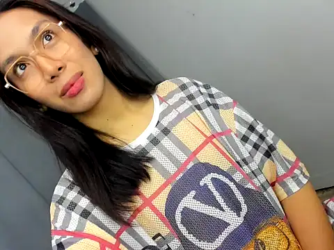 Snapshot of lucyshanex chatting on November 8, 2025, 4:34 am lucyshanex online show from November 8, 2025, 4:34 am