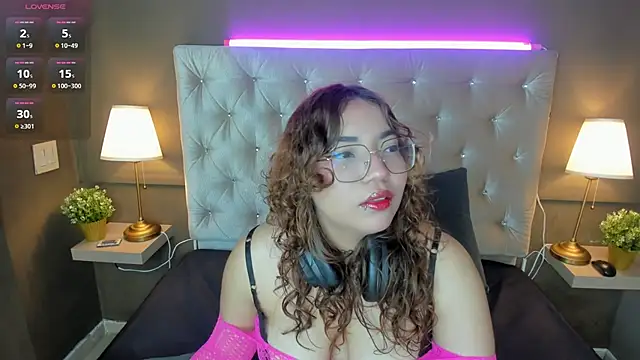 AliceCamxxx online show from November 4, 2025, 12:37 pm