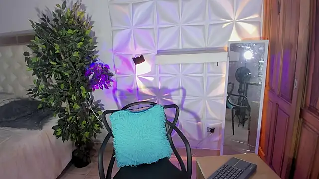 Snapshot of miss_daphnevega chatting on November 6, 2025, 3:18 am miss daphnevega online show from November 6, 2025, 3:18 am