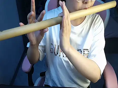 Ori-Yannie online show from November 12, 2025, 6:47 am