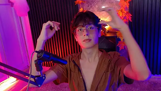 luixdust  online show from October 2, 2025, 4:30 am