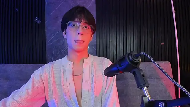 luixdust  online show from October 28, 2025, 4:16 am