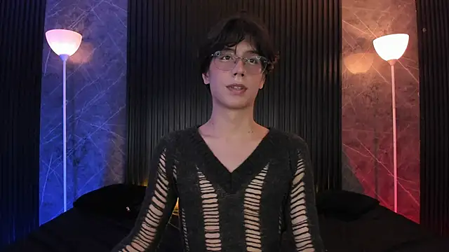 luixdust  online show from November 19, 2025, 5:51 am