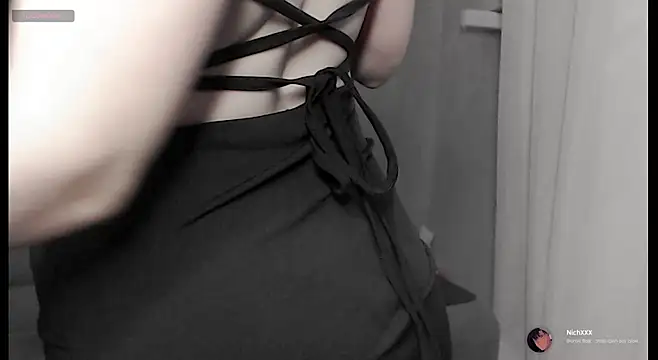 cute elfy  online show from November 9, 2025, 2:26 pm