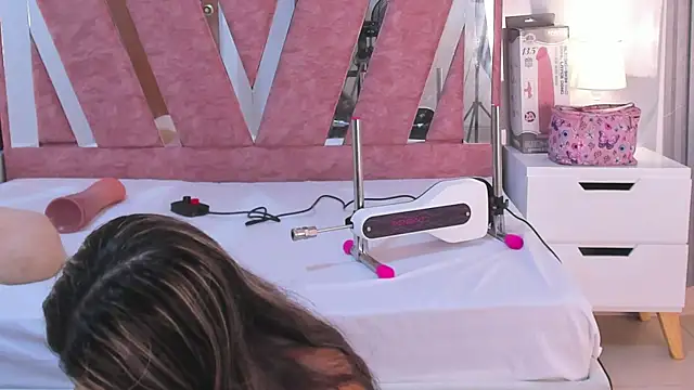 Wonderkloe  online show from February 8, 2026, 7:39 pm