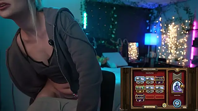 Snapshot of littlelune chatting on October 29, 2025, 1:41 am littlelune online show from October 29, 2025, 1:41 am