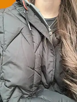 Isabella21  online show from February 19, 2026, 11:01 pm