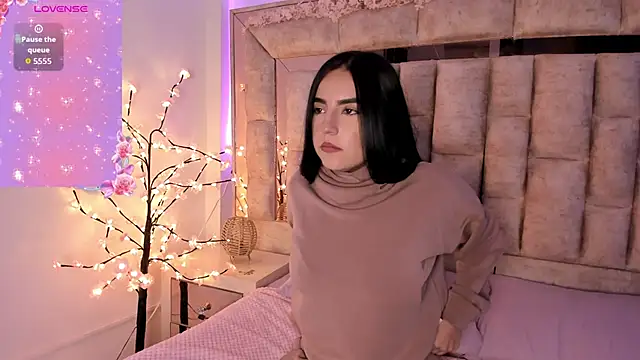 Snapshot of -Melissa chatting on October 23, 2025, 4:12 am -Melissa online show from October 23, 2025, 4:12 am