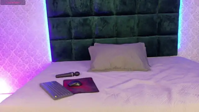 BeccaReedd online show from September 30, 2025, 3:00 am