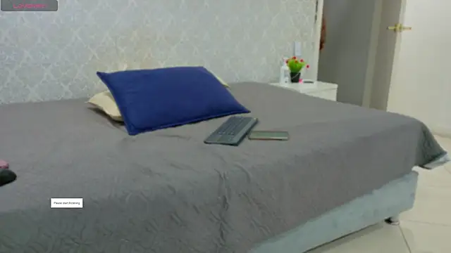 BeccaReedd online show from October 30, 2025, 11:00 am