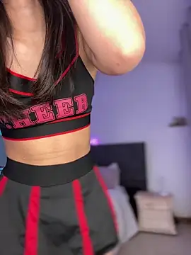 julieta jhonss online show from November 1, 2025, 3:08 am