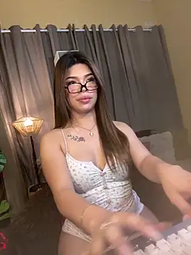 Nyxie luxx online show from April 15, 2026, 2:24 pm