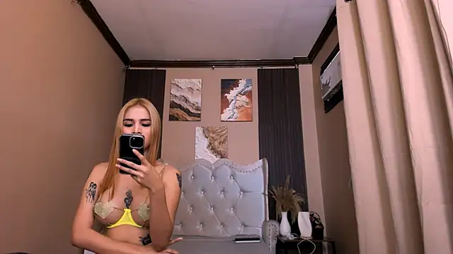 CasseyCollins online show from December 1, 2025, 12:59 am