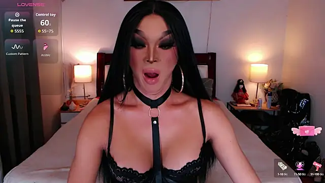 xQueenElektrax online show from September 15, 2025, 9:48 pm