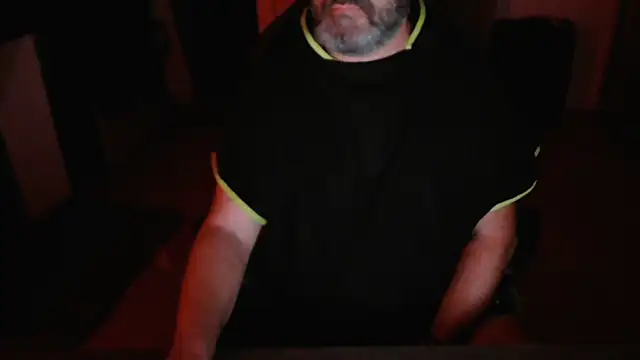 Snapshot of Hairyfred73 chatting on October 13, 2025, 3:50 am Hairyfred73 online show from October 13, 2025, 3:50 am