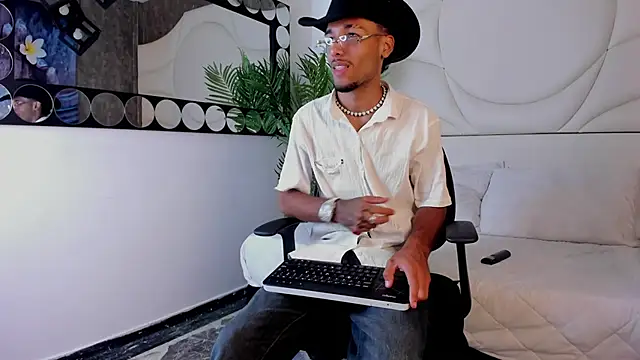 Thiagoferreti online show from October 7, 2025, 3:36 am