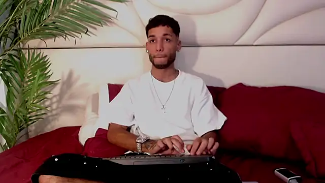 Thiagoferreti online show from March 26, 2026, 3:34 am