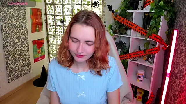 Elis Cherry online show from November 3, 2025, 2:02 am