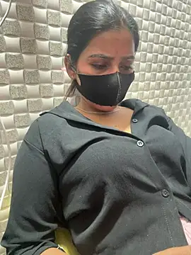 Snapshot of Hot_Jaanvi_ chatting on April 13, 2026, 5:46 am Hot Jaanvi online show from April 13, 2026, 5:46 am