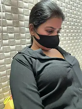 Snapshot of Hot_Jaanvi_ chatting on April 13, 2026, 5:51 pm Hot Jaanvi online show from April 13, 2026, 5:51 pm