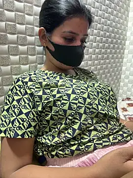 Snapshot of Hot_Jaanvi_ chatting on April 15, 2026, 6:42 am Hot Jaanvi online show from April 15, 2026, 6:42 am