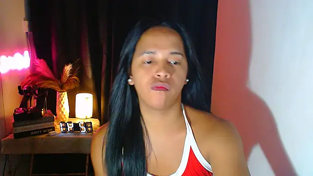 Lorainnelustts online show from December 2, 2025, 6:41 am