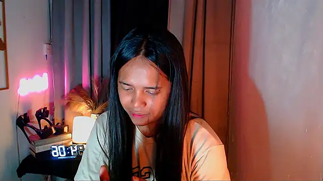 Lorainnelustts online show from February 4, 2026, 6:41 am