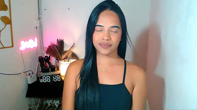 Lorainnelustts online show from March 4, 2026, 12:16 am