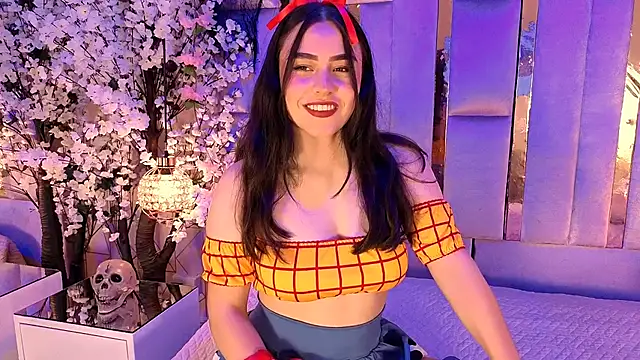 HannaCollins  online show from October 30, 2025, 1:01 pm