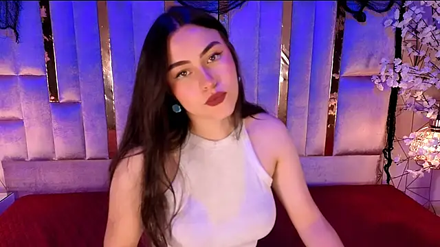 HannaCollins  online show from November 6, 2025, 1:45 pm