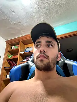 aavrdvh33 online show from October 7, 2025, 7:44 pm