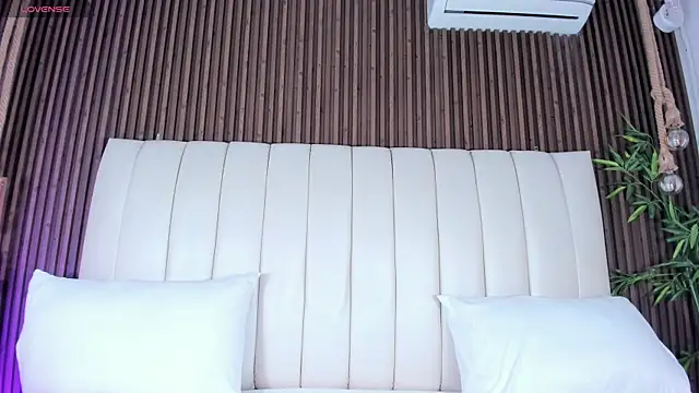 SandraMilerr online show from November 15, 2025, 4:10 am