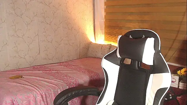 Snapshot of TssluttyNikka chatting on December 16, 2025, 3:06 pm TssluttyNikka online show from December 16, 2025, 3:06 pm