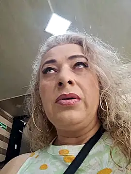 sofiacurvy 45 online show from May 6, 2026, 6:02 pm