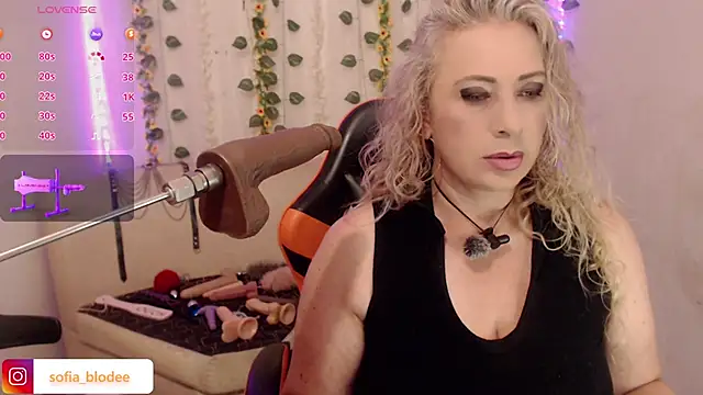 sofiacurvy 45 online show from May 20, 2026, 8:59 pm