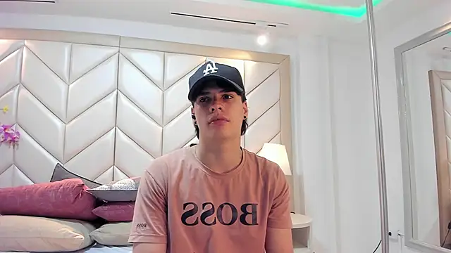 BenitoSaenz online show from October 14, 2025, 3:51 am