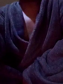 Snapshot of OnlyMoneyIwanT chatting on October 12, 2025, 12:04 pm OnlyMoneyIwanT online show from October 12, 2025, 12:04 pm