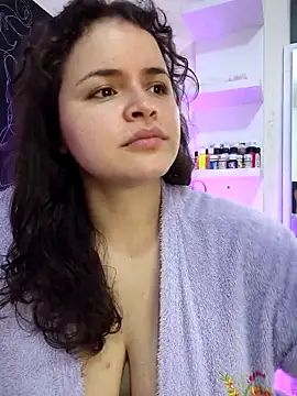 SeleneLuminari8 online show from May 13, 2026, 12:24 pm