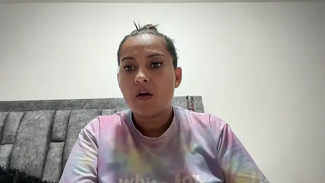 Snapshot of Sophia_copper chatting on October 3, 2025, 3:47 am Sophia copper online show from October 3, 2025, 3:47 am