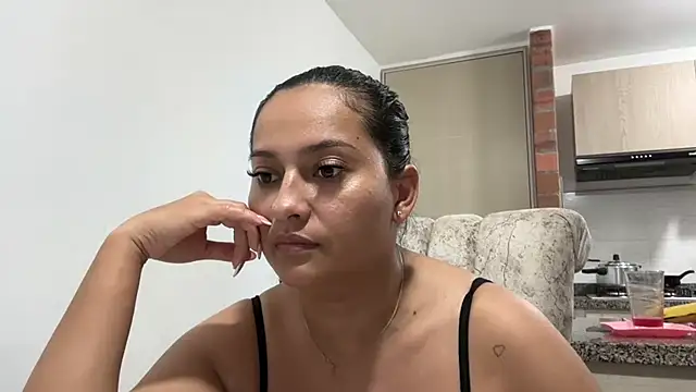 Snapshot of Sophia_copper chatting on October 17, 2025, 3:42 am Sophia copper online show from October 17, 2025, 3:42 am