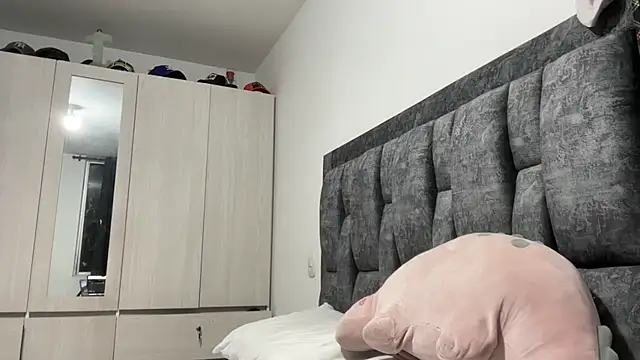 Snapshot of Sophia_copper chatting on November 5, 2025, 3:39 am Sophia copper online show from November 5, 2025, 3:39 am