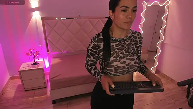 Rosalind tay online show from April 4, 2026, 11:18 am