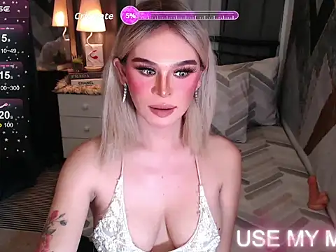 Snapshot of superhotangelxx chatting on April 21, 2026, 3:46 am superhotangelxx online show from April 21, 2026, 3:46 am