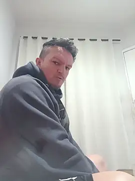 Suamulherfeliz online show from July 8, 2026, 10:20 am